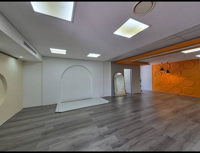 108M² OFFICE TO LET IN HYDE PARK